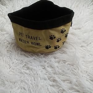 Pet travel water bowl